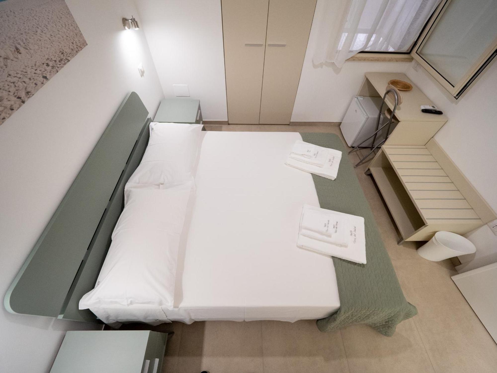 Torre Del Salento Hotel ตอร์เร ซาน จิโอวานนิ อูเจนโต ภายนอก รูปภาพ